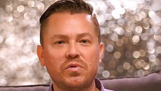 Julia Ann trưởng thành gợi cảm đang "sờ mó" người đẹp tóc vàng Cherie Deville!