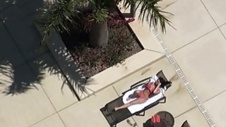 Cô gái da trắng giàu có nhất liếm ngực khi bị địt