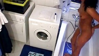 Chị họ của tôi là một tiểu thuyết gia chuyên viết truyện người lớn