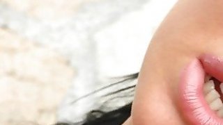 Em có thể đền bù cho anh bằng cơ thể này ?