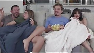 Chuyến về quê khó quên khi bí mật quan hệ với em họ suốt cả ngày