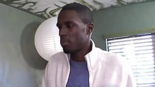 Học sinh nữ bị thầy giáo nhốt trong nhà nghỉ chịch cả ngày vì đòi kết thúc yêu đương