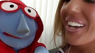 Anh trai nổi máu ghen khi phát hiện người yêu đang nện với người yêu