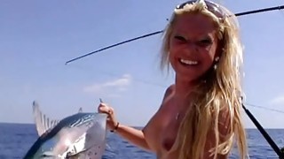 Anh xã già yếu, má kế trẻ tìm đến cậu con trai của Anh xã vì muốn mang thai