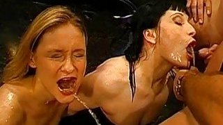 Tôi đã quan hệ với đồng nghiệp của mình trong hai ngày liên tiếp vì chồng cô ấy luôn xa nhà.