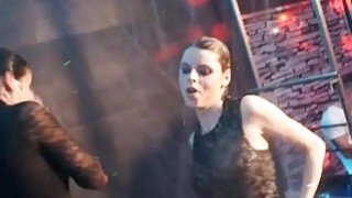 Khách sạn mở cửa với vẻ đẹp trong sáng của trường học cùng đôi tất đen, vẻ mặt e thẹn và bộ lông mu mềm mại...