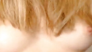 KTV mời một cô gái xinh đẹp vào phòng riêng để quan hệ tình dục