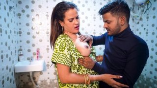 Hai vợ chồng mới chuyển đến được các anh hàng xóm mời đi cắm trại và cái kết