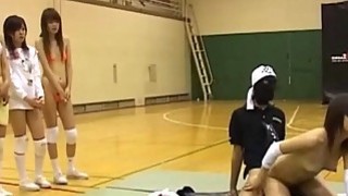 Mảnh vải lớn, quần áo màu đỏ, quần áo màu đen, quỳ và tiếp xúc miệng, 69 hình thay đổi, mỗi hình thay đổi một lần