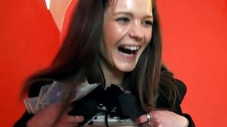 (Buổi thứ 2) Cuộc hẹn trực tuyến trị giá 3000¥ với người mẫu triển lãm xe hơi đẹp nhất, một nữ thần với đôi chân dài và vóc dáng cao ráo, làn da trắng như ngọc, dịu dàng và ân cần, nồng nhiệt và thở hổn hển...