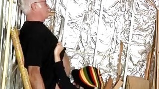 Anh xã yếu sinh lý, bà xã đành cắm sừng với chủ quán cà phê