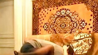 Một nữ sinh 1998 tuổi mặc đồng phục, để con đĩ nhỏ thò mông ra khỏi ghế sofa và chạm vào âm hộ của mình, màn bú cu hơi ngượng ngùng rất kích thích, 69 liếm âm hộ và quan hệ bằng miệng, đỉnh cao đầy đam mê...