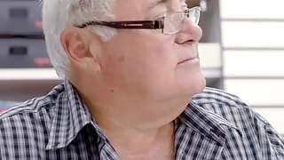 [Tiểu Bảo tìm hoa] Dẫn anh đi tìm một cô gái ngoại vi vào đêm khuya, một cô gái mảnh khảnh mặc váy dài màu đen, ngồi xổm trên ghế sofa để quan hệ bằng miệng, tự mình cưỡi lên và nhấc mông lên để tiến vào từ phía sau...