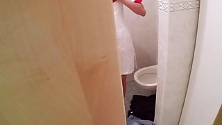 Đụ em nhân viên đến chơi nhà dáng mướt