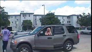 Cho tình nhân chơi sextoy, cô bé ra đầy nước