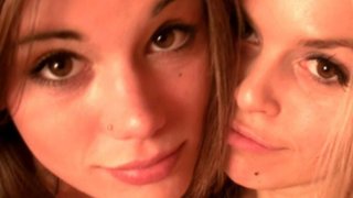 Cô giáo đến nhà gặp phụ huynh cậu học trò thì bị chuốc thuốc kích dục