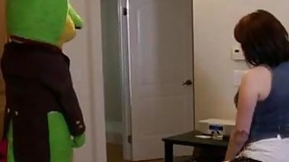 Bác sĩ nắc nữ hộ lý thực tập ngây thơ