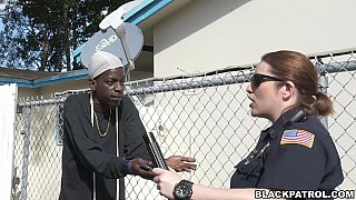 Anh chàng vịt chỉ quan hệ với những cô gái trẻ có hình xăm trên ngực. Anh ấy tiến đến giường lần thứ hai và lấy ra một chiếc máy rung để quan hệ. Anh ấy quan hệ theo tư thế 69 và thích thú khi được quan hệ với cái mông xinh đẹp của cô ấy. Phiên bản ngang 1080p