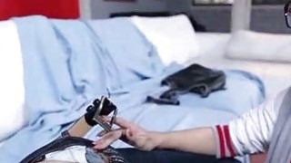 chị gái đang ngủ ngon thì em trai đem cặc vào địt