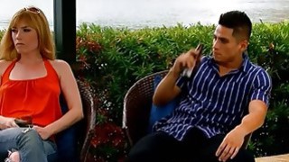 Bố má đi vắng, anh trai ở nhà làm liều chịch nhỏ em kế cứ vô tư để lộ xì líp