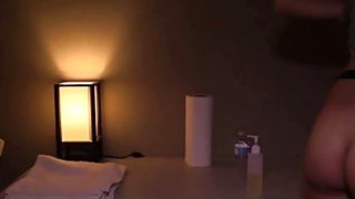 Chàng trai tân lọt vào mắt xinh của 2 chị dâm nữ