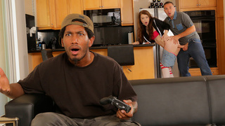 Chồng yêu lạnh nhạt, vợ yêu uống rượu rồi vụng trộm với cậu học sinh trẻ