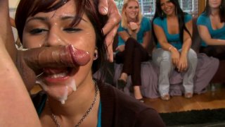 Gã nhà đối diện biến thái thường xuyên nghe tiếng rên của đôi Người vợ Chồng yêu trẻ cạnh bên