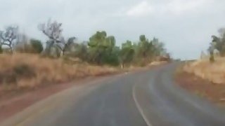 Vợ sắp cưới của con trai đến nhà chăm sóc bố Ông chồng bị tai nạn giao thông từ sung tới sướng