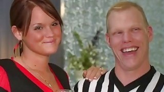 Có anh nào muốn tắm chung với em không