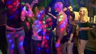 Em anh xã thường xuyên trộm dí vợ mới cưới của anh trai mỗi khi chị ấy ngủ