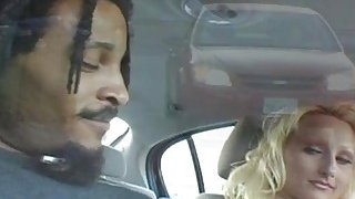 Mẫu nữ lai hổ đen trắng được đặc biệt trao cho một chú chim lớn, một cậu bé nhỏ, một người phụ nữ nồng nhiệt, toàn bộ câu chuyện được phơi bày hoàn toàn trước mặt đứa trẻ trần trụi.