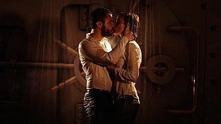 Công việc khó khăn, vợ yêu tìm người giúp đỡ Ông xã bằng cơ thể của mình