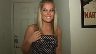 Ngày 12 tháng 7 năm 2023_Một bông hoa vàng nhỏ