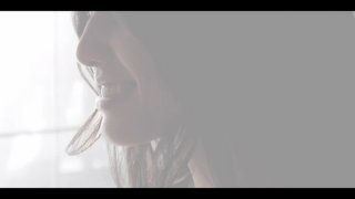 Anh xã bị tai nạn không thể đi làm, Cô vợ phải bán thân cho chủ nhà để không bị đuổi