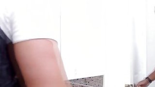 Hẹn hò với một cô gái dễ thương mặc đồ xanh, liếm và cưỡi cô ấy thật mạnh...