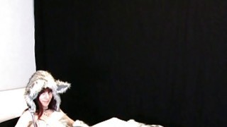 Một giáo viên dạy nhảy khác, một giáo viên dạy nhảy cao ráo, xinh đẹp và nhanh nhẹn, đã tận dụng thời gian sau giờ học để tập các bài tập piston trong phòng tập nhảy và học viện, và tiếng "Ah Ah Ah" vang vọng khắp phòng.