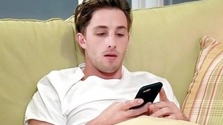 Thấy vợ sắp cưới của con trai mãi không có thai, bố người chồng quyết định tự thụ thai cho con dâu