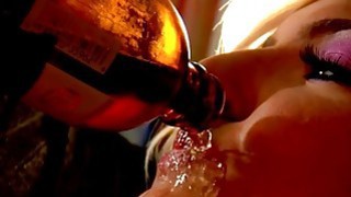 Ba người phụ nữ và một người đàn ông đam mê 4P, cuộc sống hạnh phúc của một người đàn ông giàu có, một người đàn ông chơi với ba người phụ nữ có ngoại hình đẹp và tất gợi cảm, tất cả các loại chèn cỏ tròn, mút ngực và chơi với âm hộ, biểu cảm thật là quyến rũ và kích thích