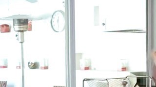 Hai chị em và cậu thanh niên số hưởng