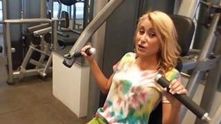 "Anh yêu~ quần áo nhỏ quá... ngực em hở mất rồi..." "Ôi, nhiều nước quá~ Em sắp xuất tinh rồi..." Bạn gái ngực khủng xinh đẹp bị quan hệ nhiều tư thế mà không dùng bao cao su tại nhà...