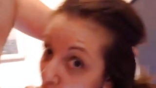 Hai chị em ở nhà chơi trò người lớn