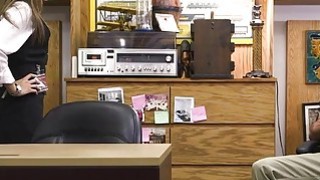 Bắt cóc cô gái nhà kế bên về nhà cho uống thuốc kích dục rồi xoạc tả tơi