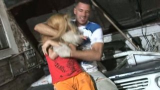 Bị cấp trên đánh thuốc mê trong một chuyến công tác