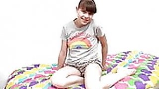 Địt em gái lạ hàng ngon bím nhiều nước cực dâm