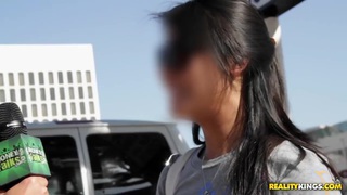 Siêu phẩm về quê vợ yêu bị những gã nhà kề bên nện mà ông chồng không hay biết gì