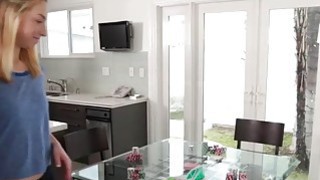 Chàng trai chim to nện đỏ lồn mẹ ruột của người yêu