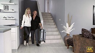 chịch cô bạn thời thơ ấu trước khi kết hôn