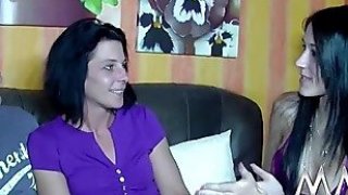 Nữ sinh nứng lồn sang tận nhà gạ thầy giáo địt nhau