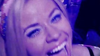 đeo kính vr liếm chim em trai lúc nào không hay