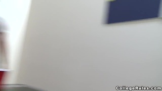 Cô gái nóng bỏng có 160.000 người theo dõi bị chơi xấu... [Phần 2]